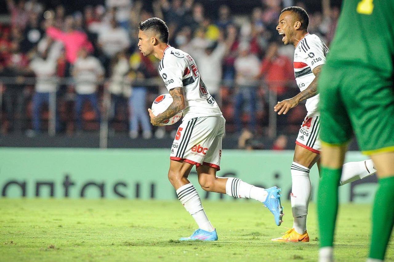 São Paulo venceu jogando no Morumbi