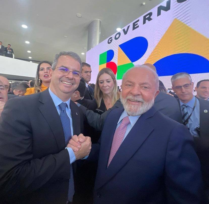 O presidente da República, Luiz Inácio Lula da Silva (PT), e o presidente da Associação Nacional dos Procuradores da República (ANPR), Ubiratan Cazetta