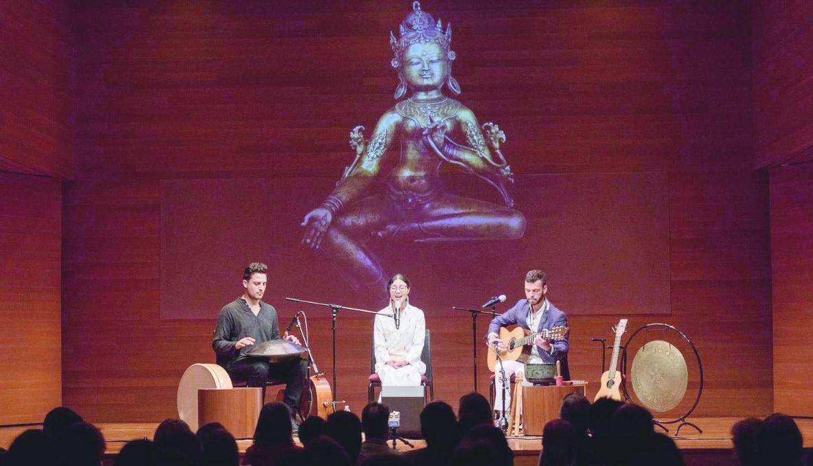 Talento A cantora Durkmo Gyal vem ao Brasil pela primeira vez para lançar seu terceiro disco “Tibetan Healing Chants”, em que explora o poder curativo dos mantras