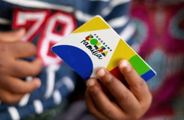 Trabalho, ainda que formal, não garante porta de saída a beneficiário do Bolsa Família