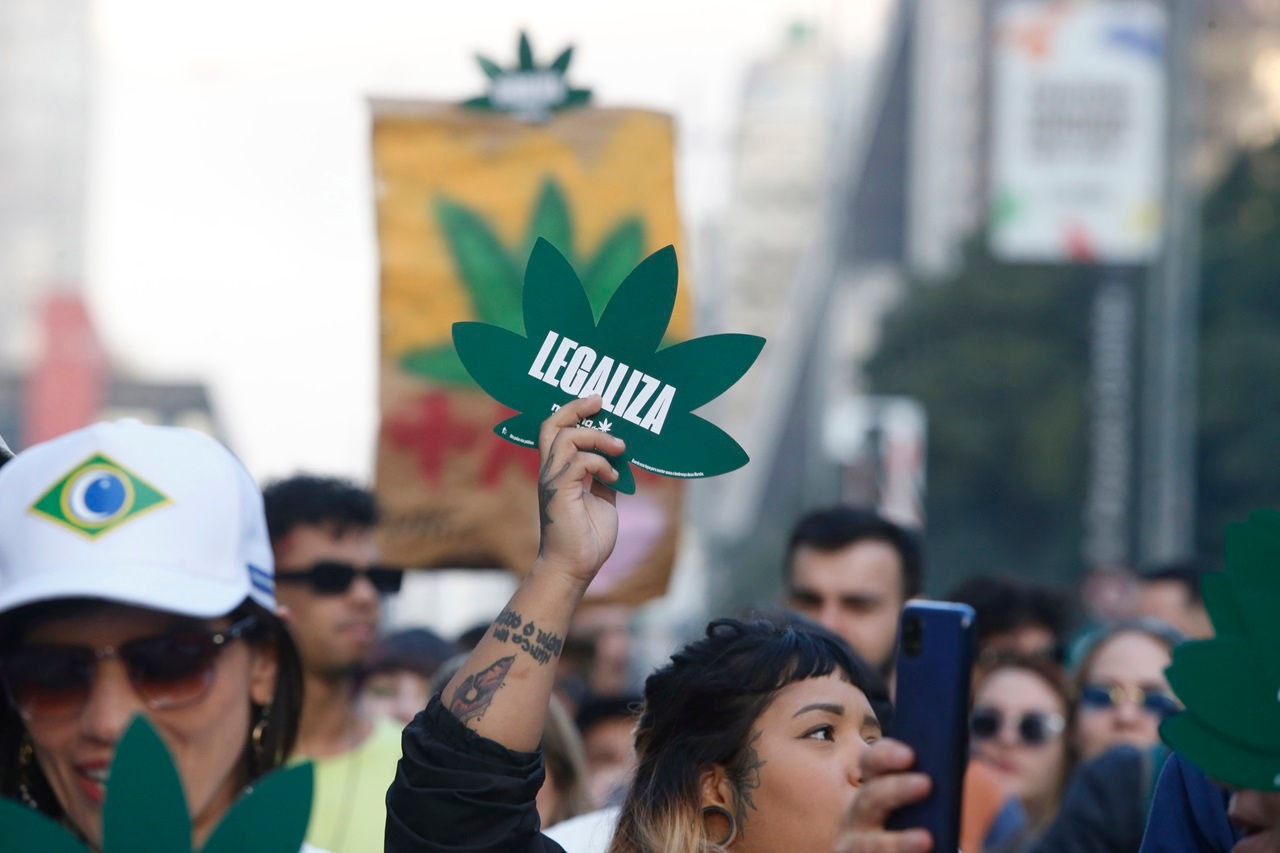 O tema deve continuar em debate no Congresso Nacional, que analisa uma PEC que criminaliza a posse e o porte de drogas em qualquer quantidade 