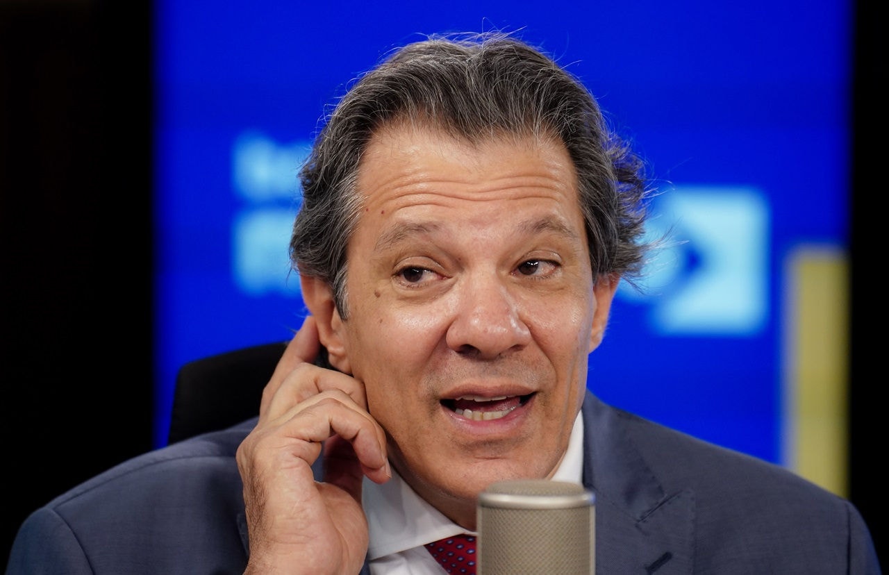 08/05/2024 – O Ministro da Fazenda, Fernando Haddad, durante entrevista no programa Bom Dia, Ministro, nos estúdios da EBC.   Foto: Rafa Neddermeyer/Agência Brasil