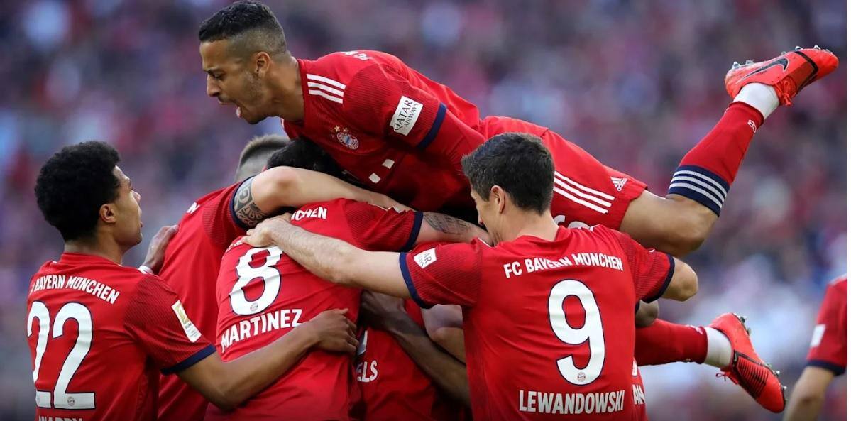 A vitória acachapante recolocou o Bayern de Munique na ponta da tabela, pois a equipe foi aos 64 pontos