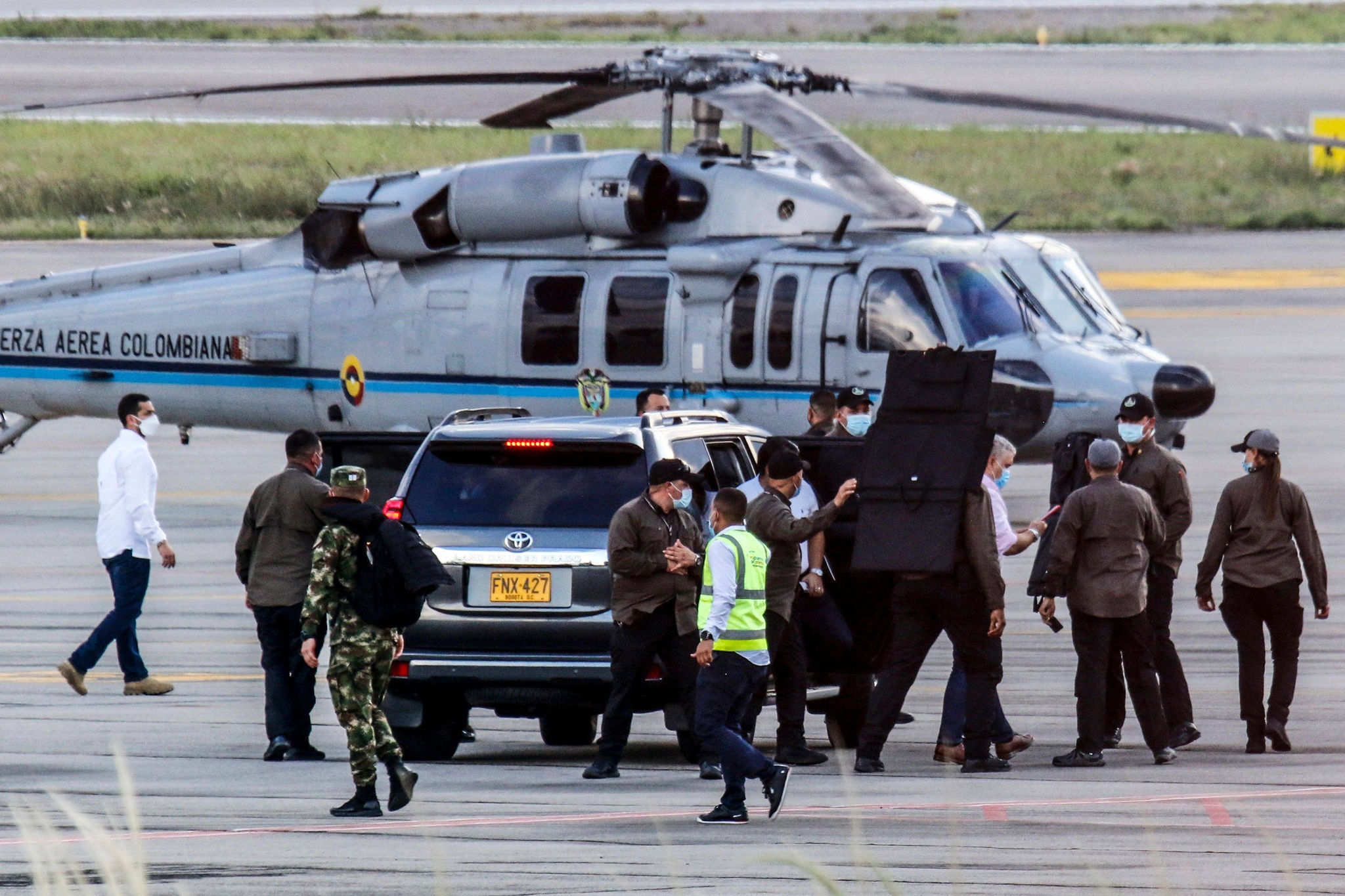Helicóptero presidencial colombiano foi atingido por tiros