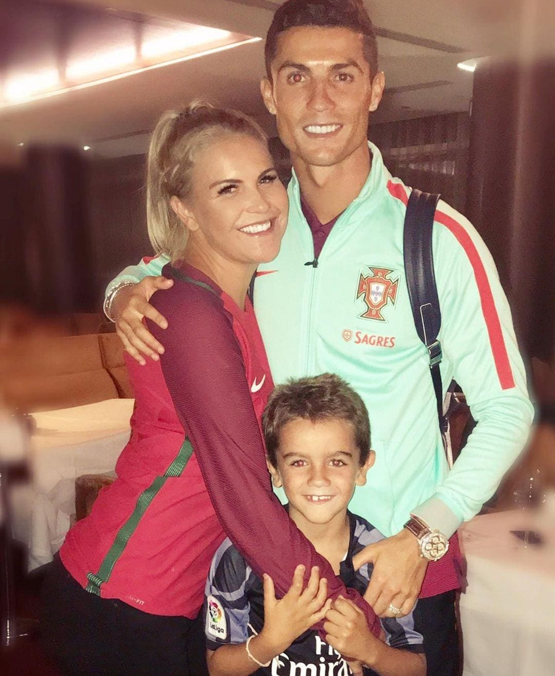 Katia Aveiro posa ao lado do irmão Cristiano Ronaldo