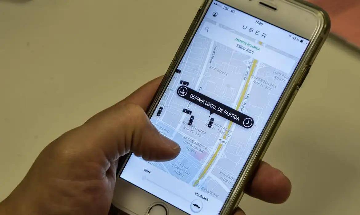 Segundo dados divulgados pela Uber, há no Brasil cerca de 1 milhão de motoristas e entregadores parceiros cadastrados na plataforma