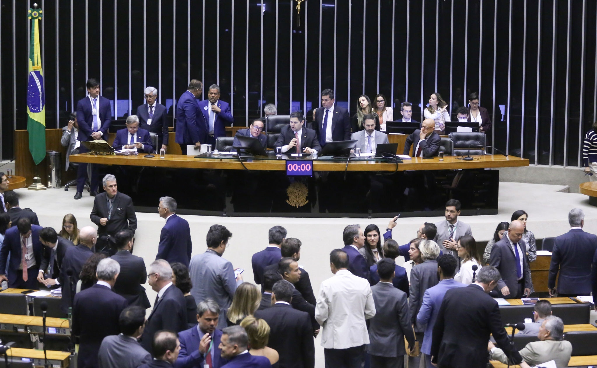 Por acordo, líderes adiaram a análise dos vetos do presidente Luiz Inácio Lula da Silva (PT) ao Propag; expectativa é que a discussão aconteça antes do recesso parlamentar