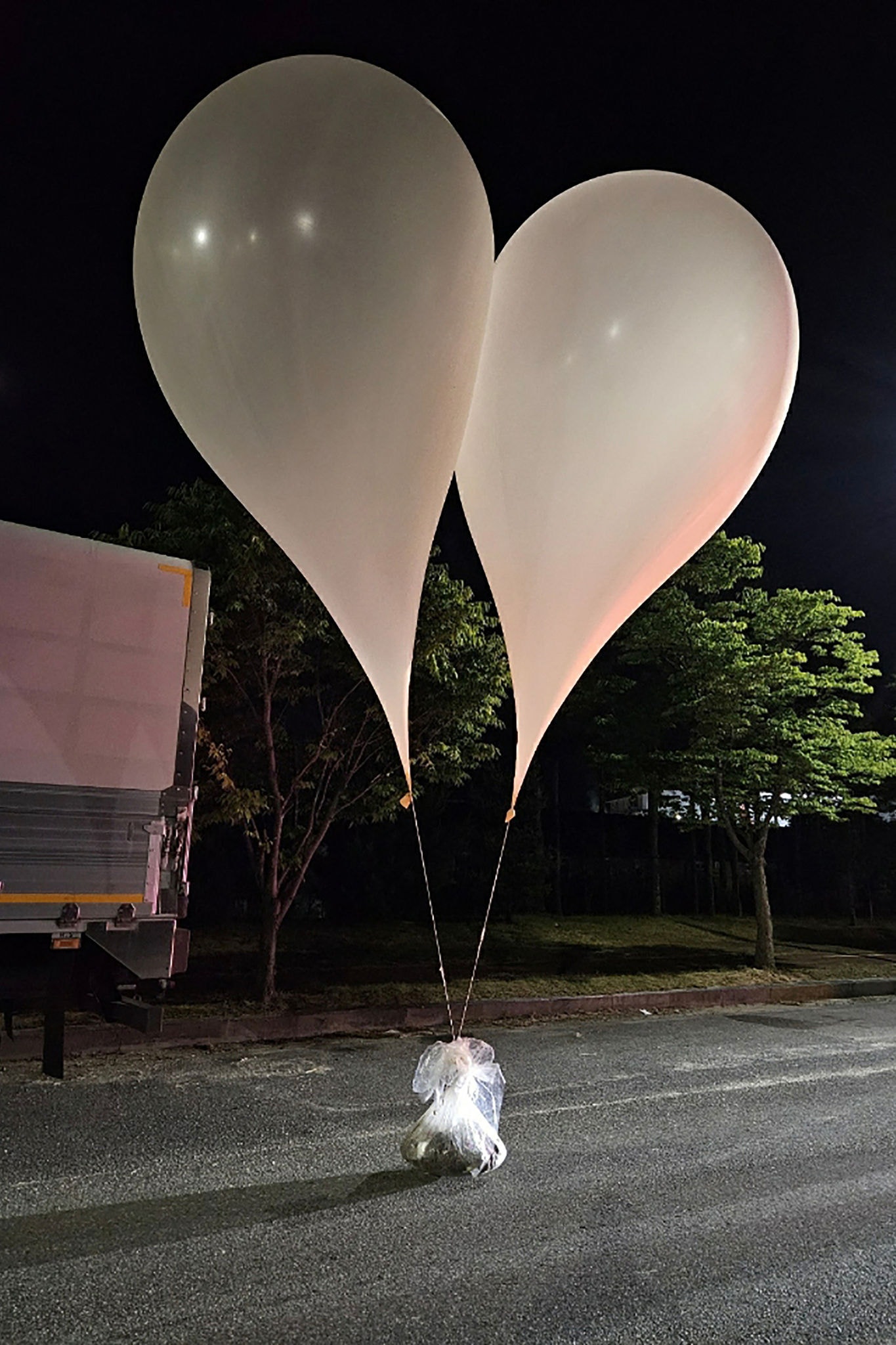 Coreia do Norte manda balões com lixo para a vizinha do sul