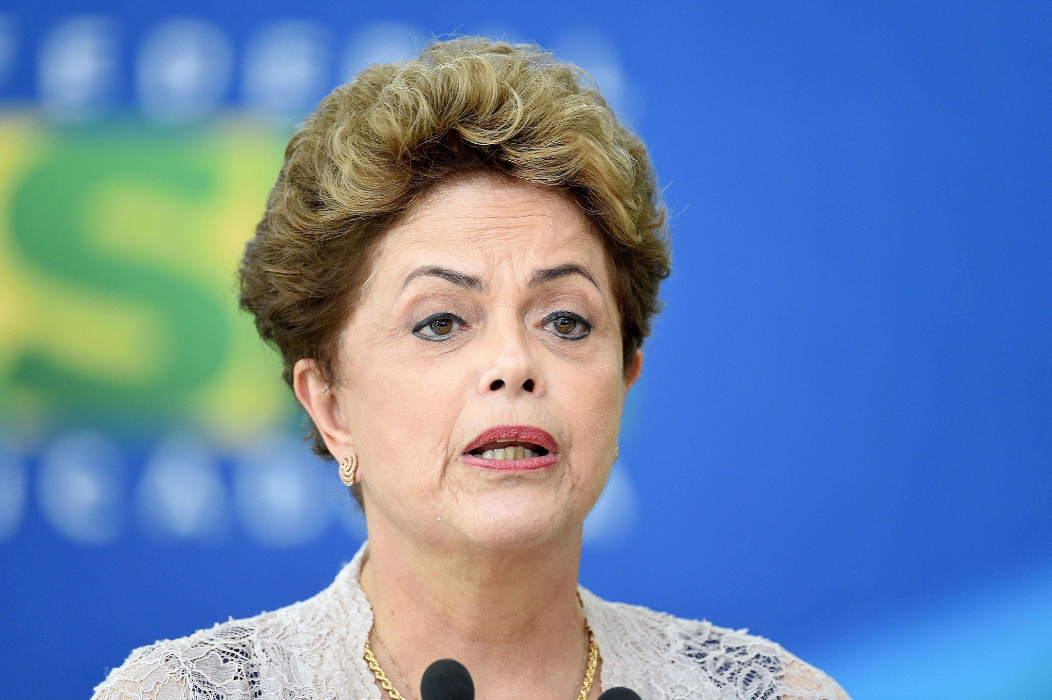 Ex-presidente Dilma Rousseff chegou ao velório por volta das 9h30, acompanhada do ex-ministro Aloízio Mercadante