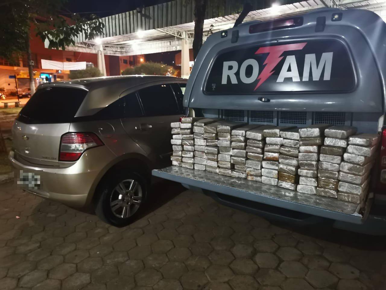 Suspeitos ofereceram 180kg de maconha à polícia em troca de liberdade