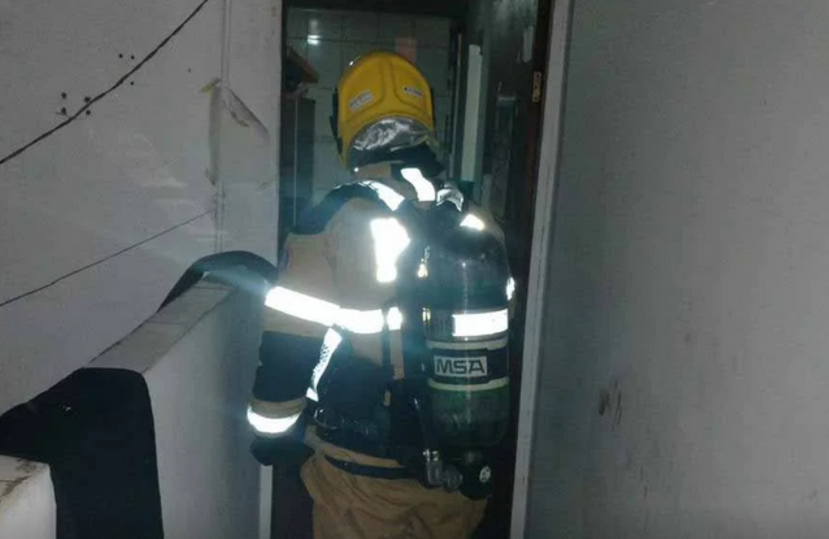Incêndio em apartamento ocorreu na madrugada desta quarta-feira 