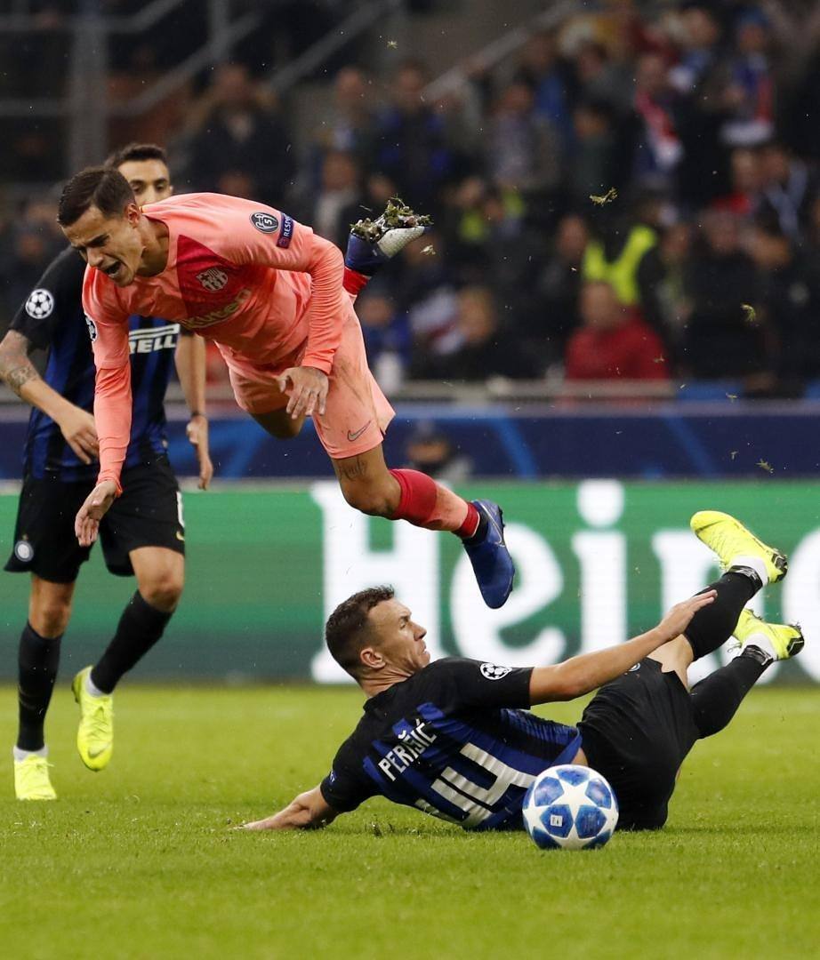 O brasileiro sofreu a lesão durante o empate com a Inter de Milão, por 1 a 1, na terça-feira, pela Liga dos Campeões