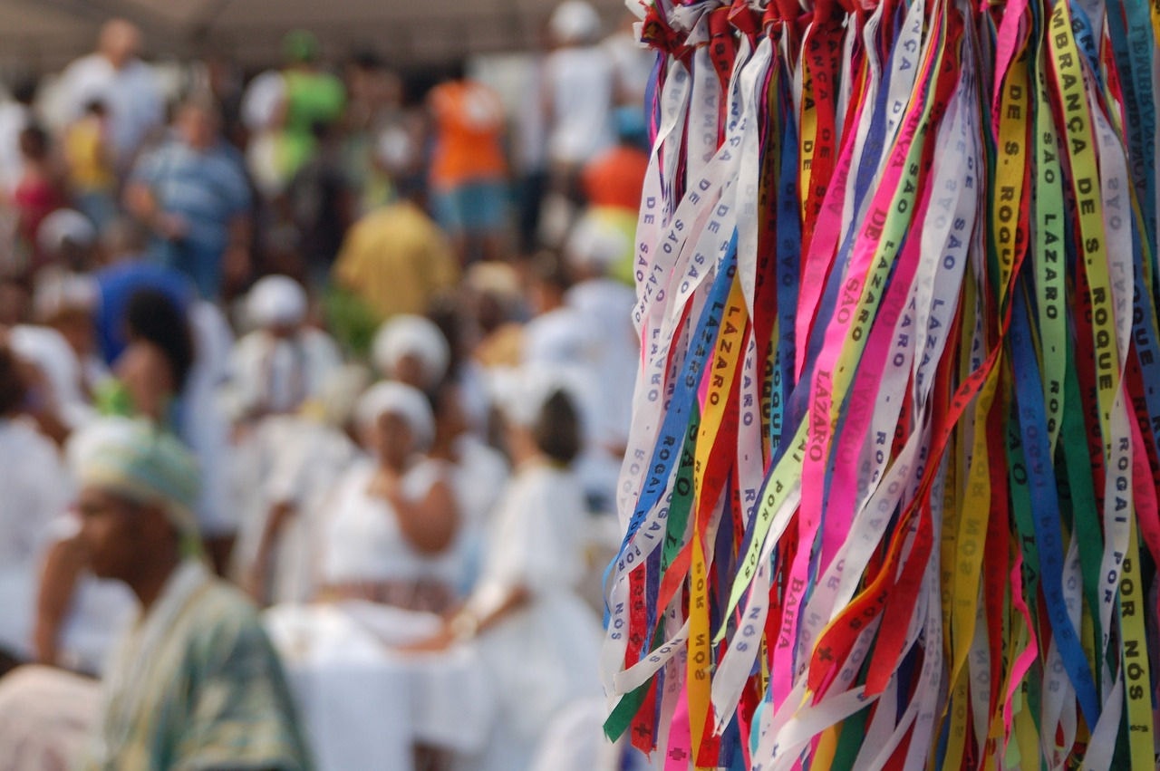Religiões de matriz africana sofrem com intolerância e preconceito no Brasil