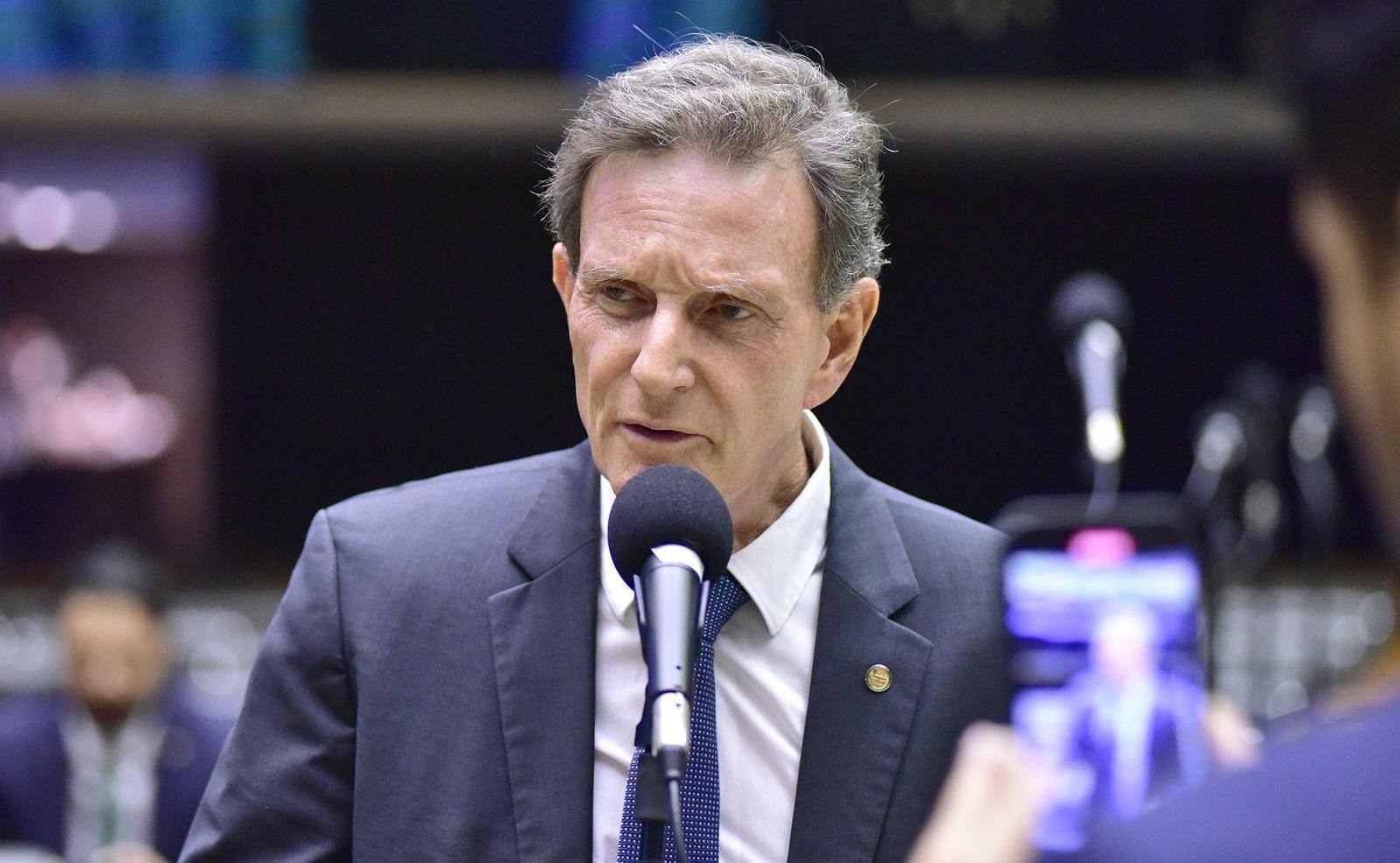 Marcelo Crivella encabeçou PEC que amplia imunidade tributária a entidades religiosas e partidos políticos