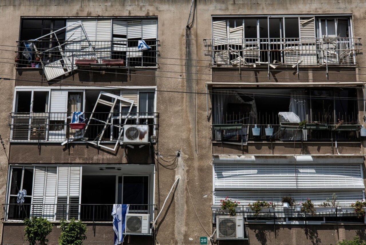 Prédio em área atingida por míssil em Tel Aviv, Israel