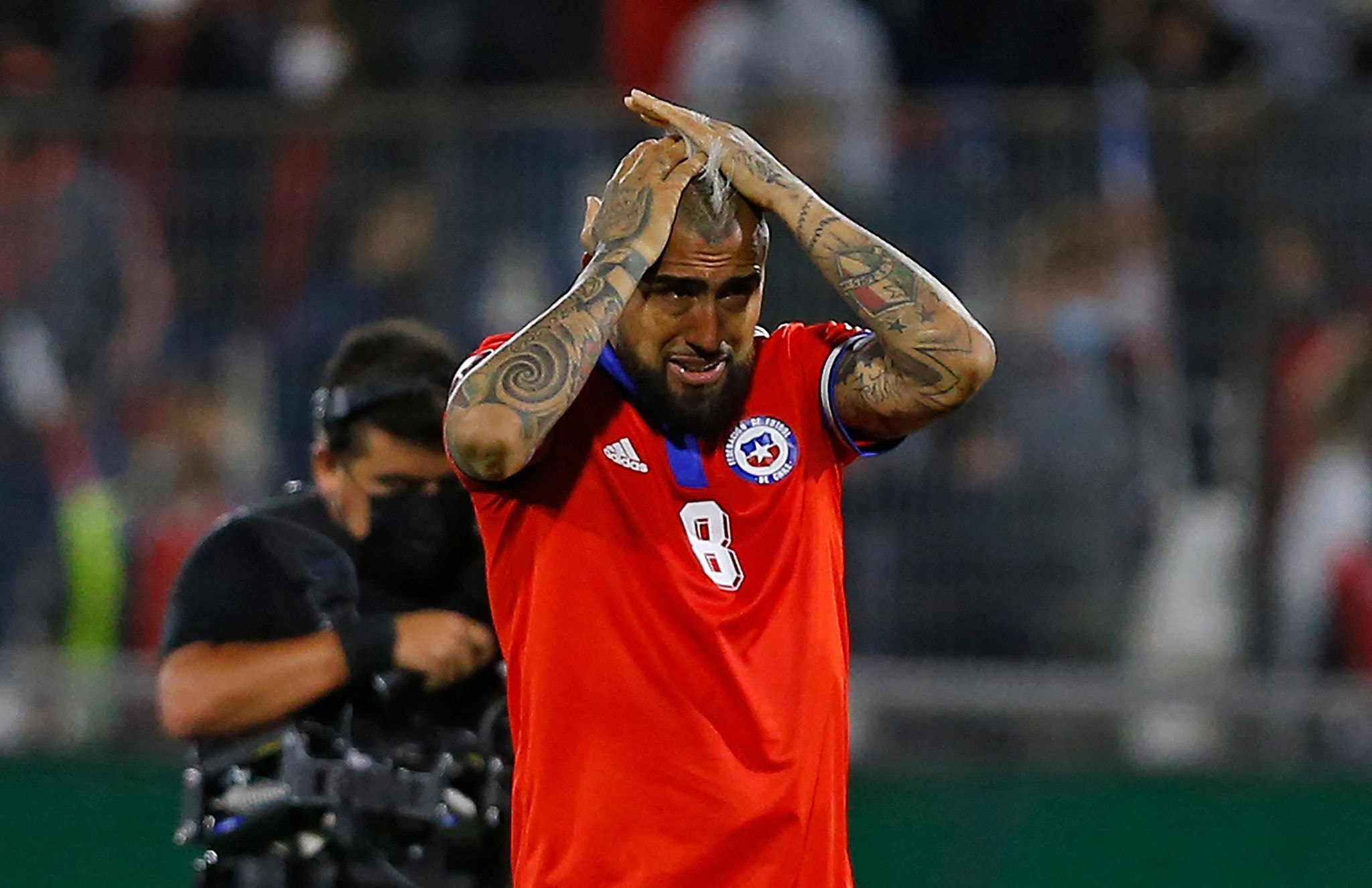 Vidal chora com o fim do sonho de ir à Copa do Mundo