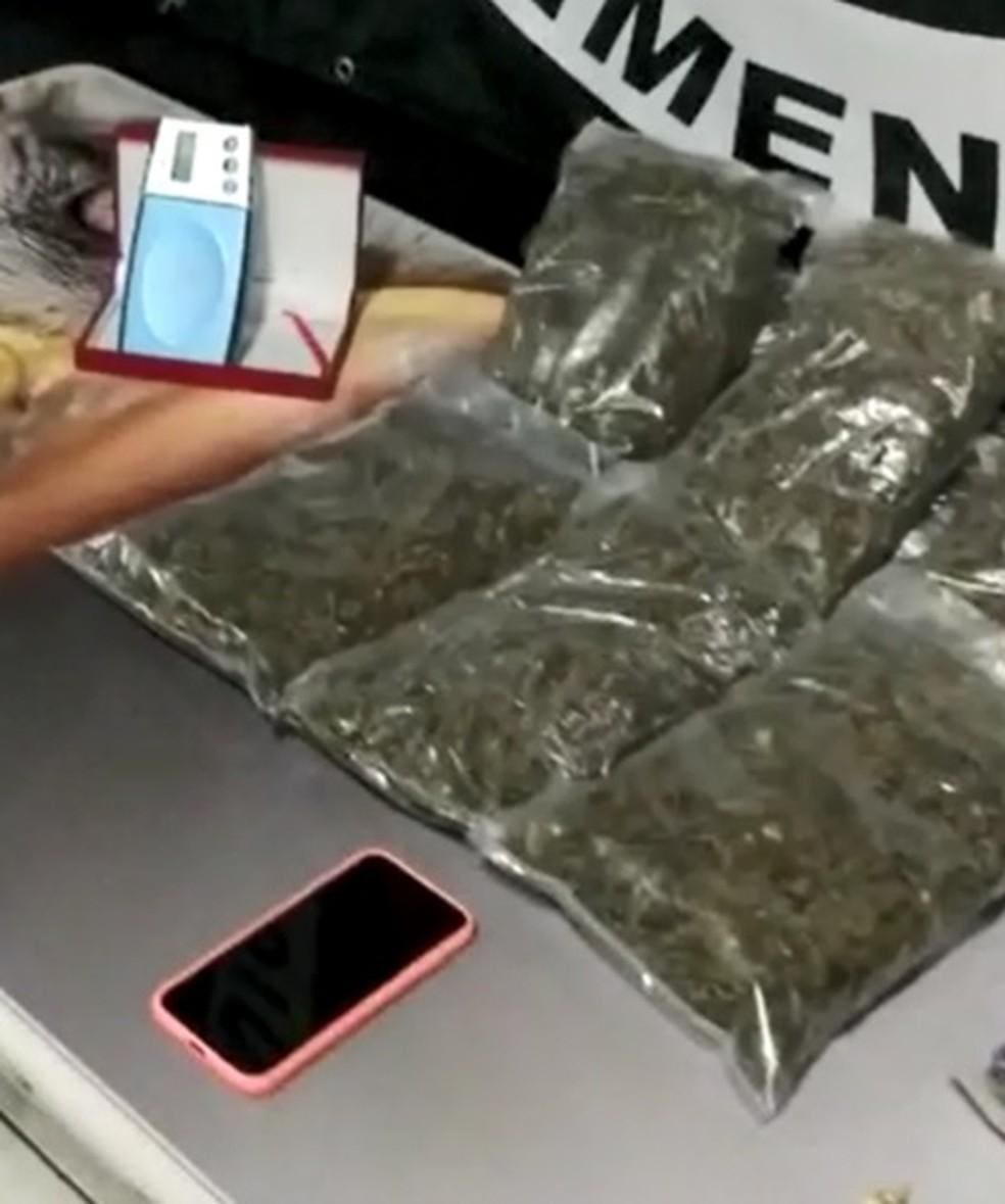 Droga apreendida junto com balança de precisão