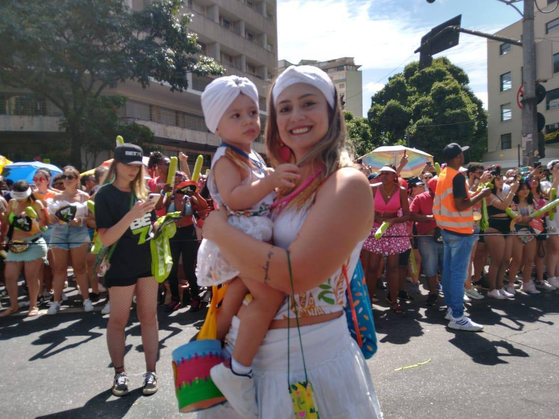 A pedagoga Izabela Fortini, 31, levou o filho, Henrique, de um ano e dez meses, para o bloco