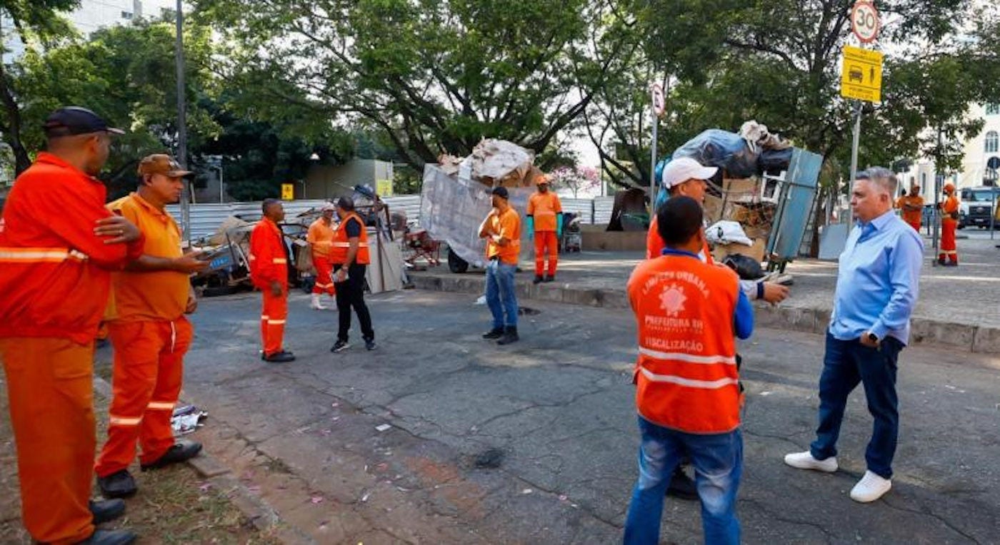 Prefeito de BH, Álvaro Damião esteve na Praça João Pessoa neste sábado 
