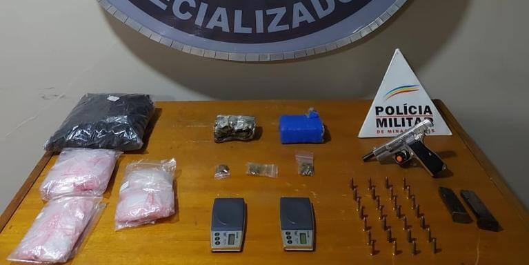 Material apreendido na casa onde estava o suspeito