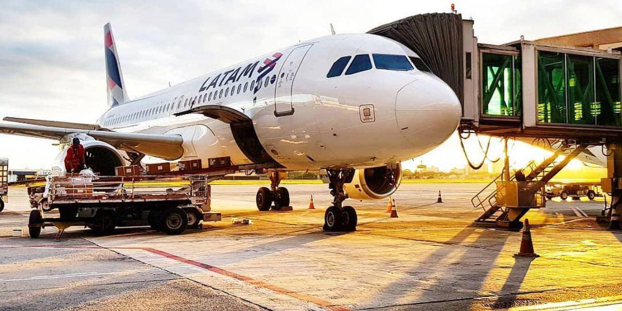 Latam se torna primeira aérea a realizar operação de solo 100% elétrica na América Latina.