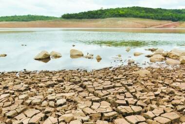 Precário. Imagem feita em uma represa do Serra Azul, em janeiro, já mostrava situação crítica