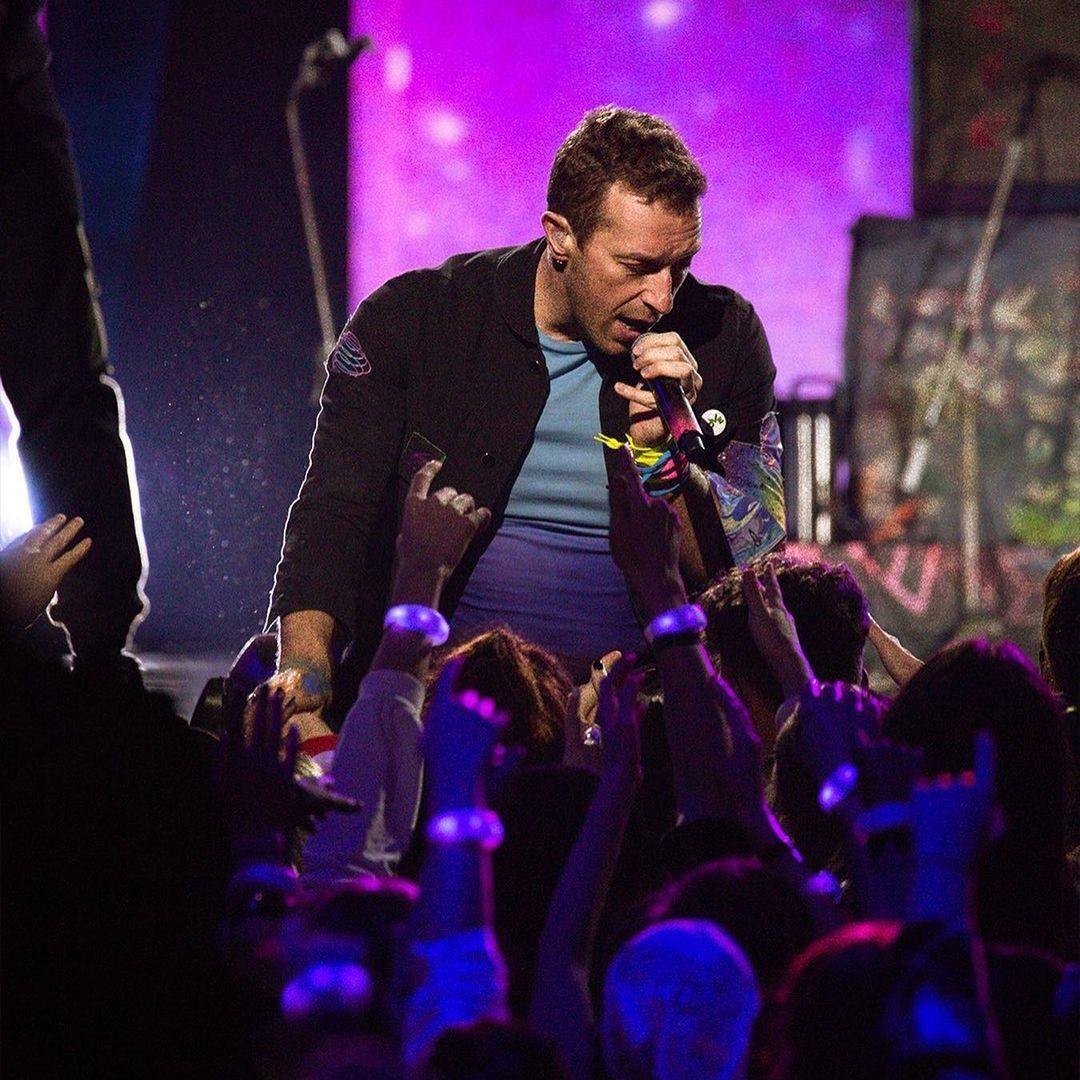 O vocalista do Coldplay, Chris Martin, em apresentação ao vivo da banda
