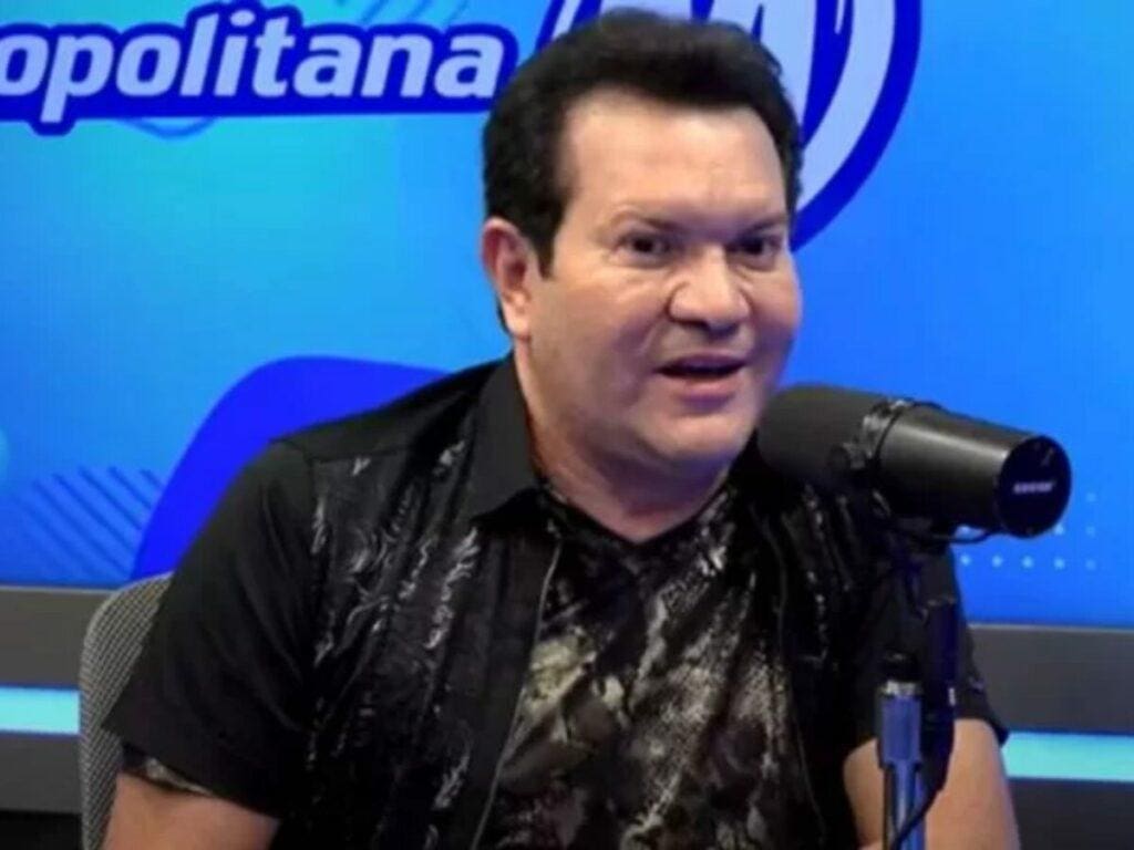 Ximbinha, de 50 anos, passou por harmonização facial e mostrou o resultado 