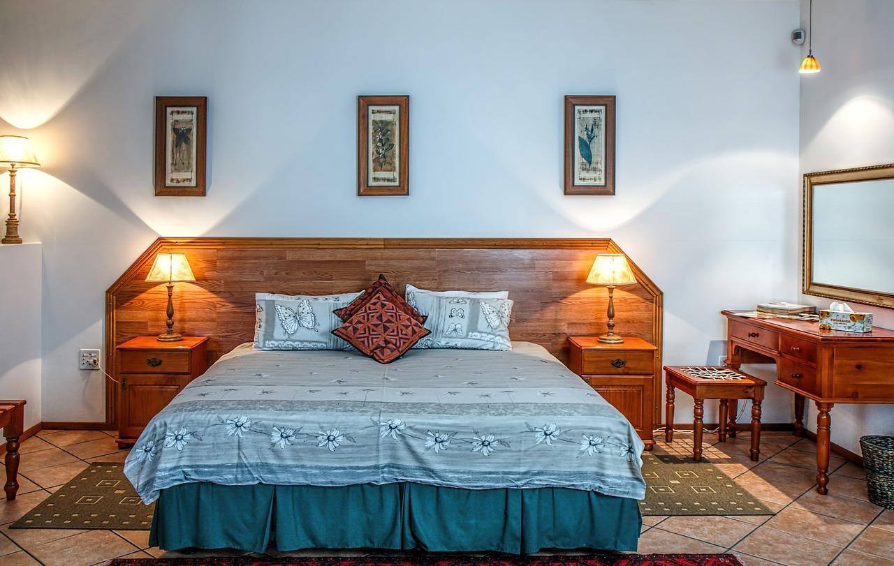 Imagem ilustrativa de um quarto de motel