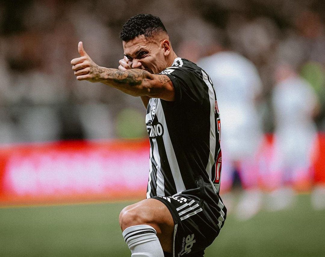 Paulinho marcou um dos gols da vitória do Galo por 3 a 0 sobre o Cruzeiro, no sábado (20)
