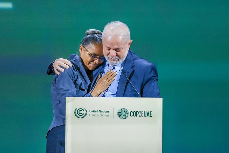O presidente Lula se emociona ao falar de Marina Silva em plenária da CPO-28 sobre países florestais