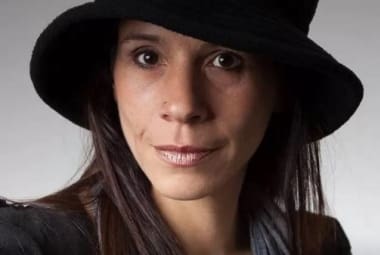 Mulher tenta cura de câncer de mama com urina