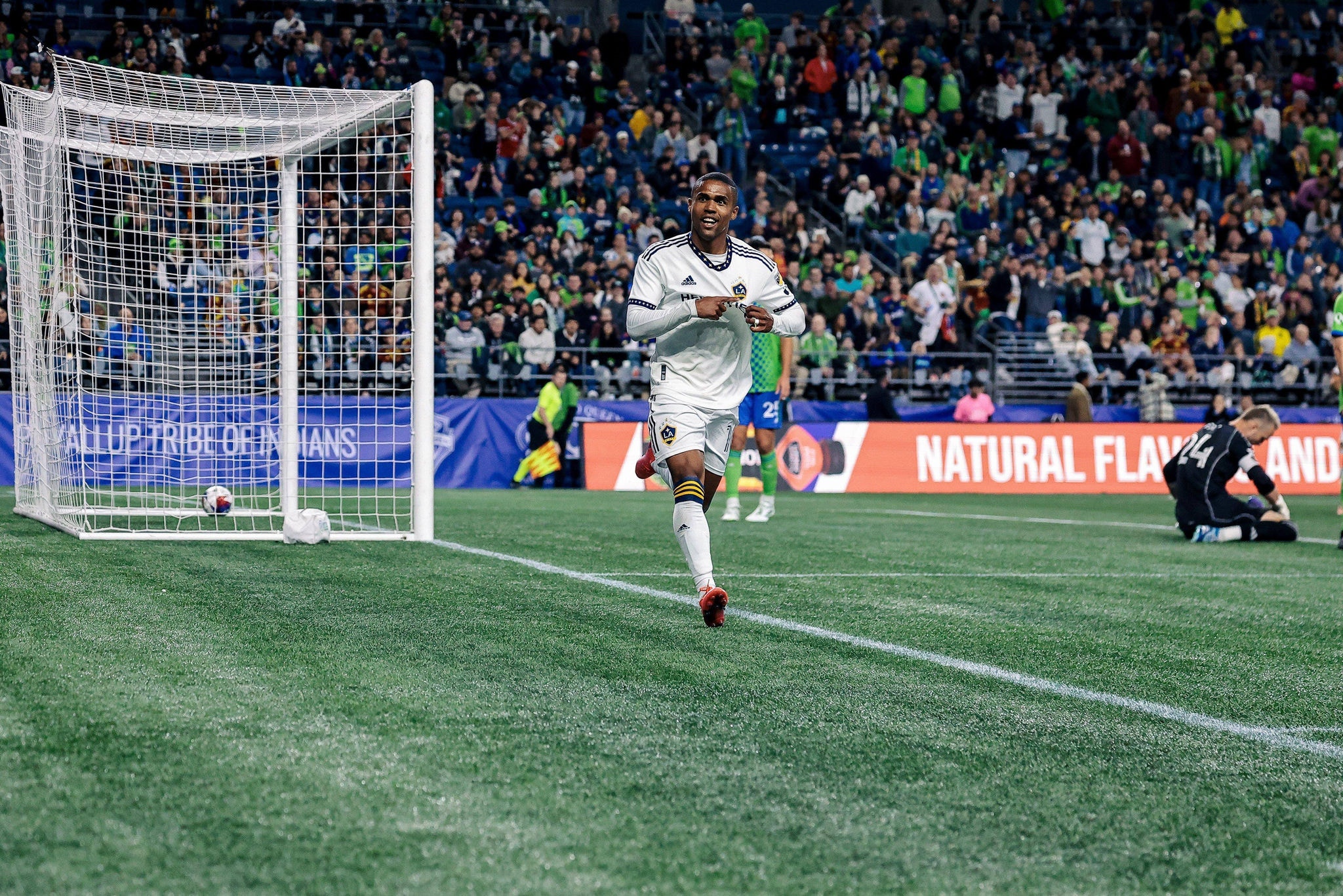 Douglas Costa marcou 8 gols em 51 jogos pelo LA Galaxy, da MLS, na última temporada