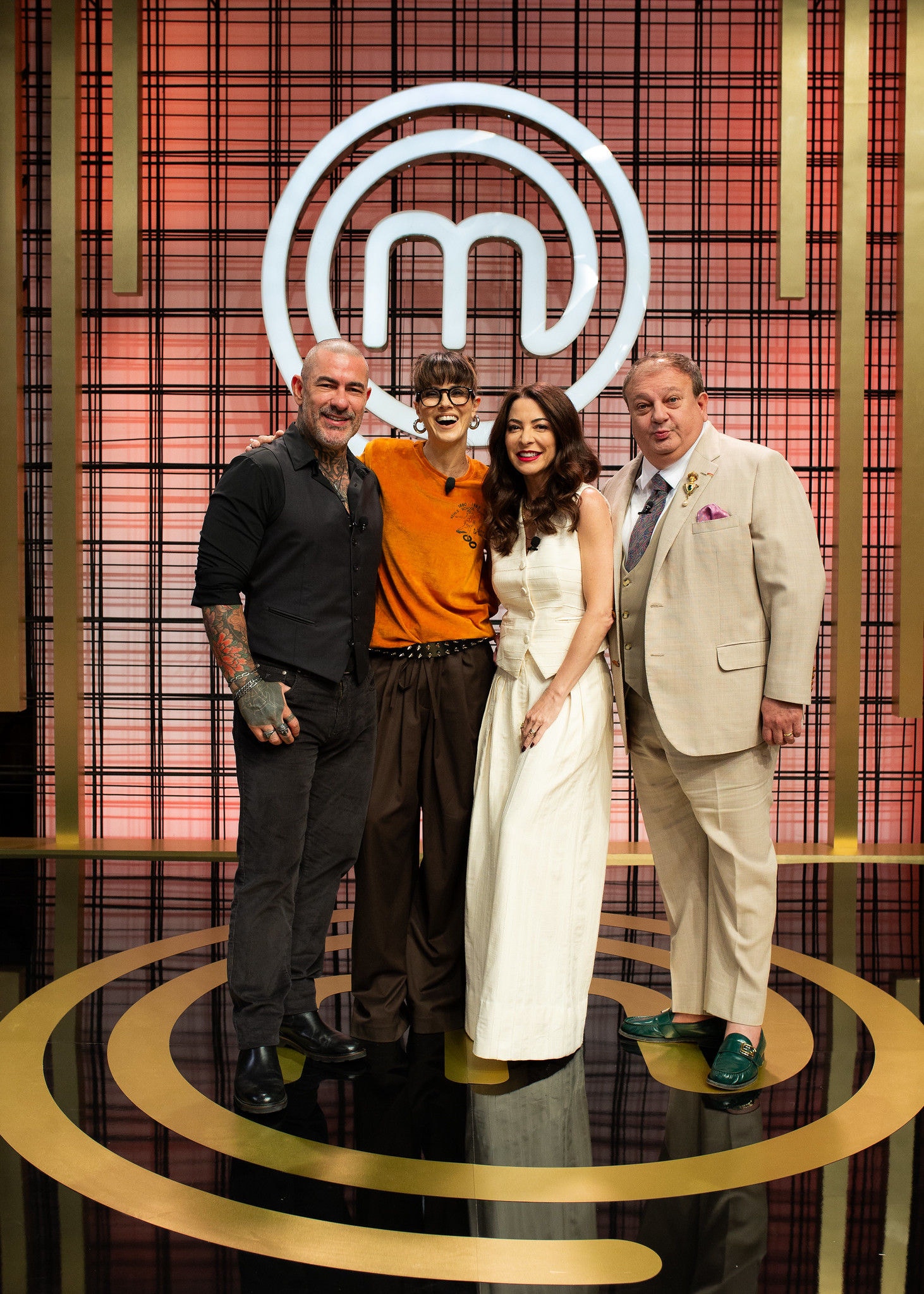 Henrique Fogaça, Helena Rizzo, Ana Paula Padrão e Erick Jacquin no cenário do 'MasterChef' 