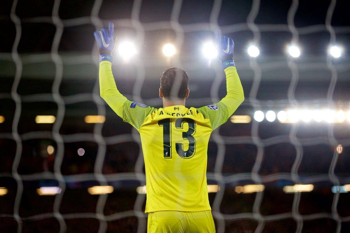 Neymar faz golaço e PSG vence; Liverpool classifica graças a Alisson