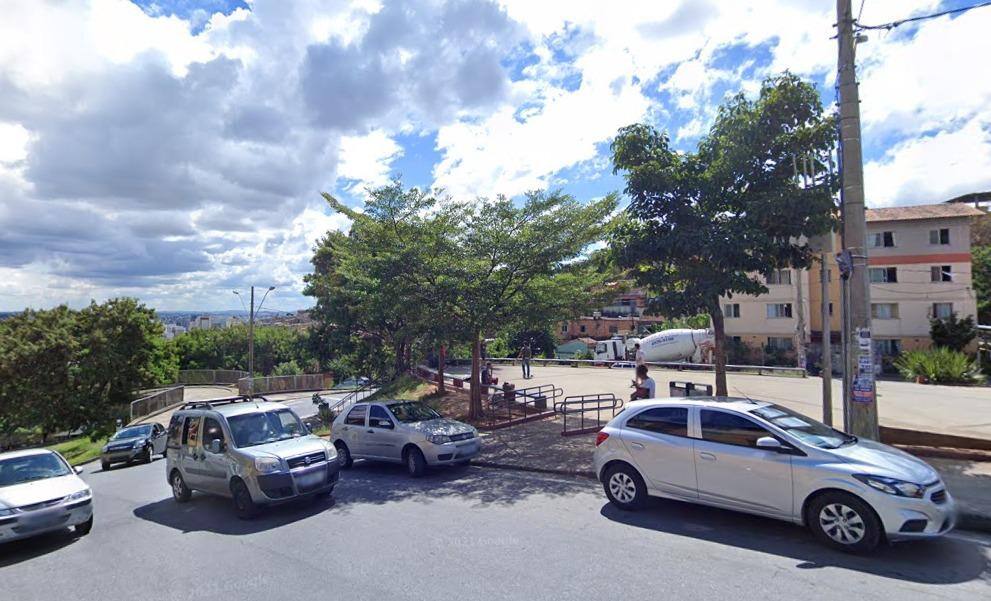 Adolescente de 17 anos teria sido confundido e esfaqueado em plena Praça do Cardoso