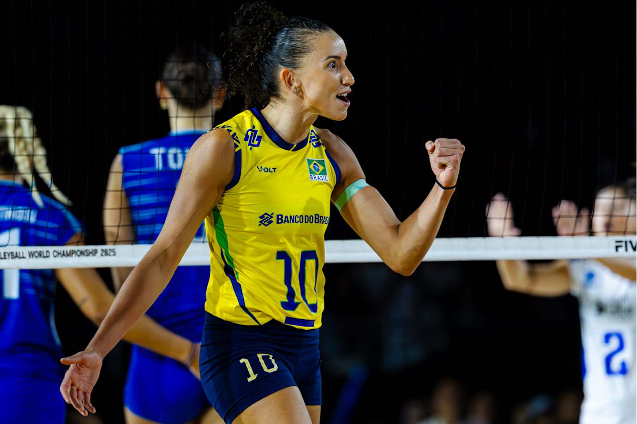 Gabi foi uma das jogadoras de destaque do Brasil na vitória diante da Grécia