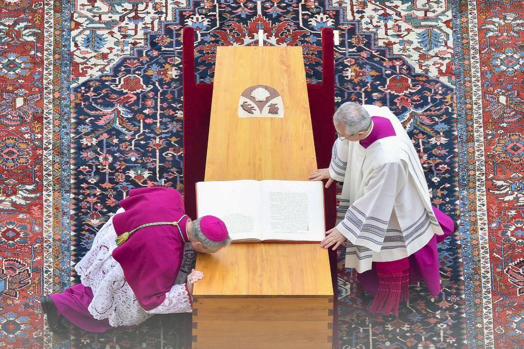 Com a morte de Bento XVI, se encerrará a saga dos "dois papas", que conviveram durante quase uma década no menor Estado do mundo