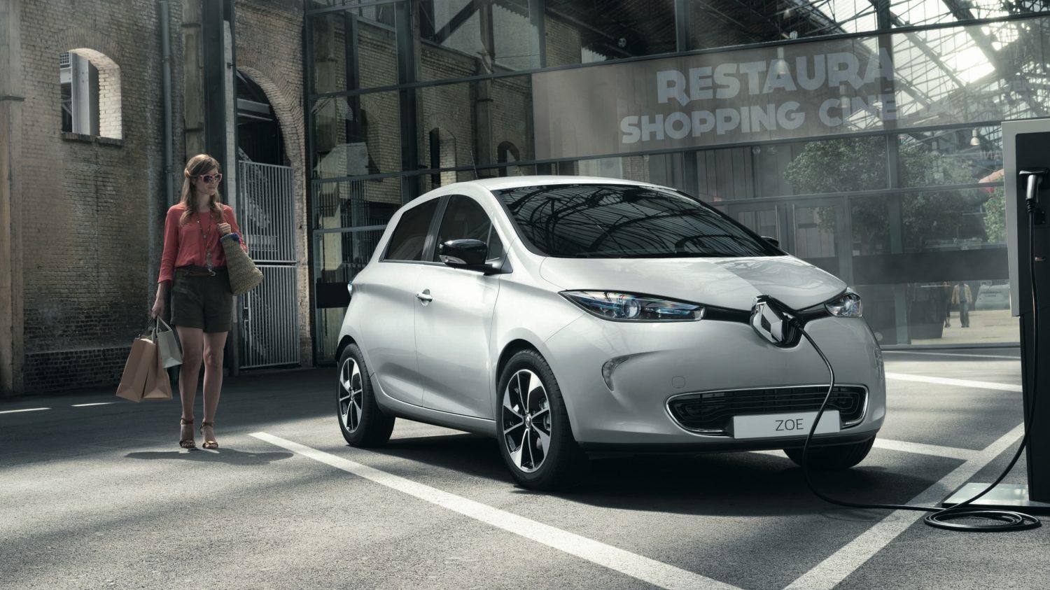 Com sistema de bateria Zero Emission 40 e motor elétrico, o Renault Zoe não emite poluentes, não tem ruídos de motor ou de mudança de marcha