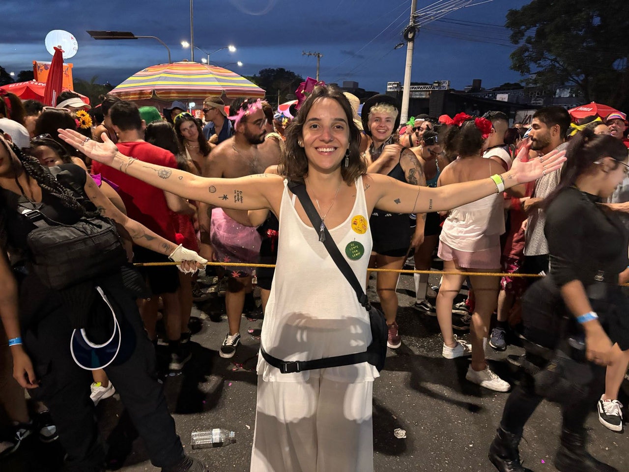Bárbara Menucci prestigiou o bloco É o Amô