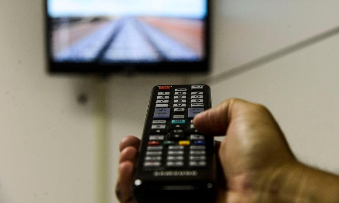 Jovem quebrou a televisão e inventou invasão 
