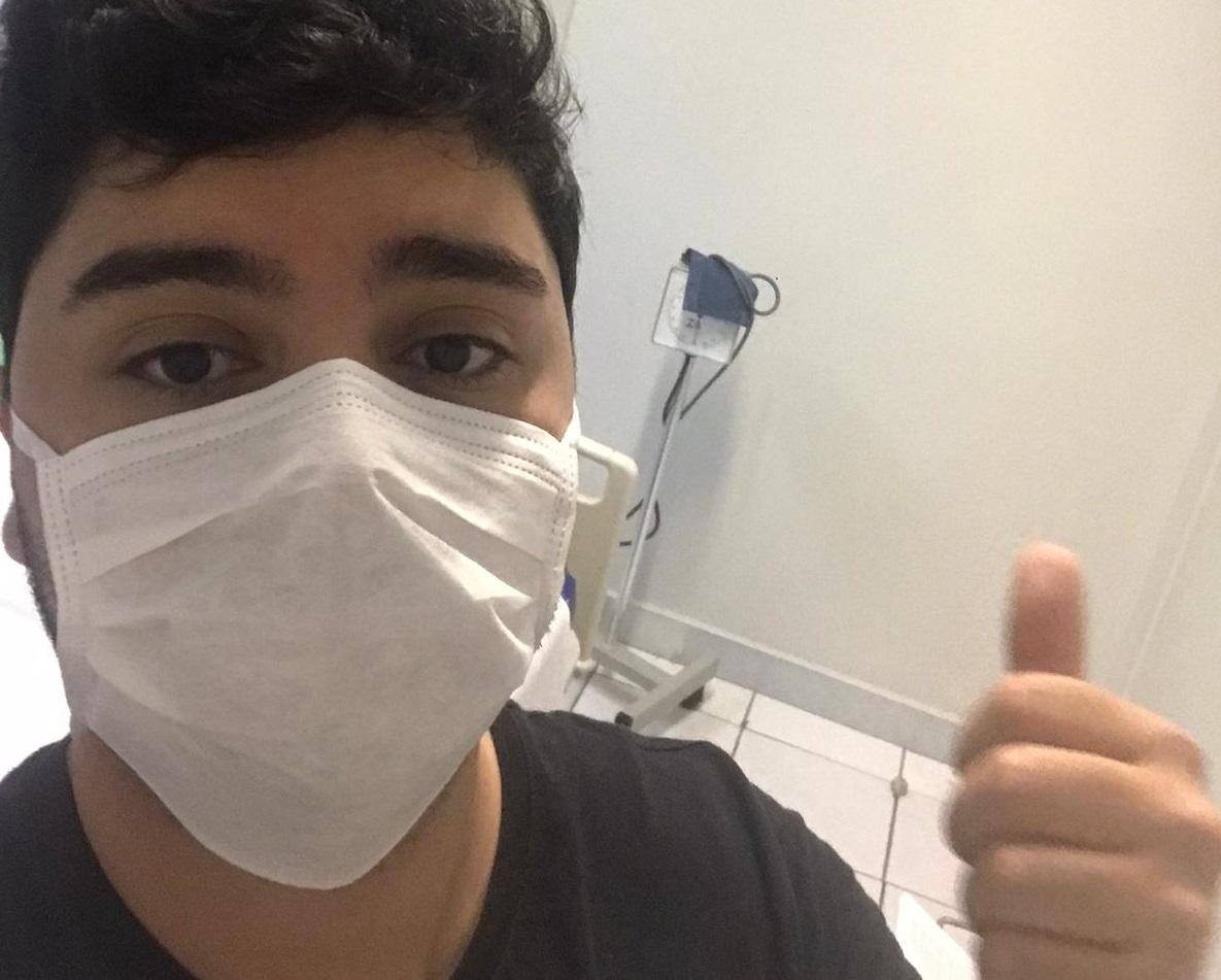 André Castro, de 25 anos, desenvolveu sintomas graves da doença e precisou de internação