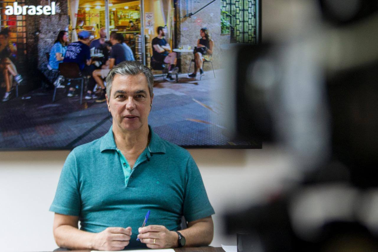 Paulo Solmucci, presidente da Abrasel, critica gestão da prefeitura de Belo Horizonte em relação ao setor de bares e restaurantes durante a epidemia