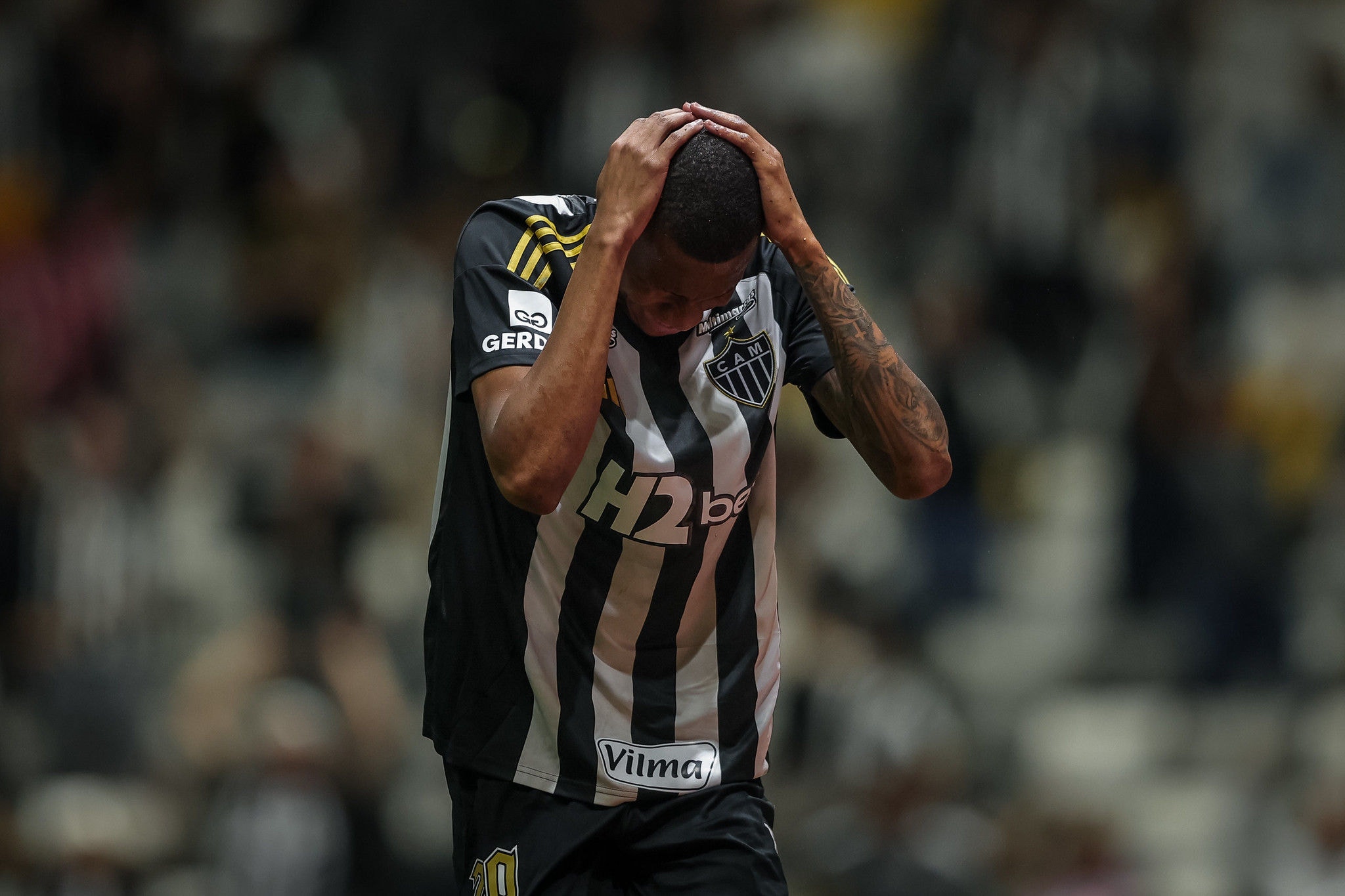 Patrick reage durante partida do Atlético