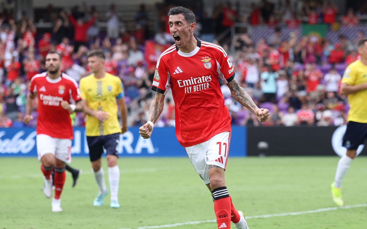 Di Maria comemorando um dos gols do Benfica contra o Auckland City (Foto: ALEX GRIMM / GETTY IMAGES NORTH AMERICA / Getty Images via AFP)