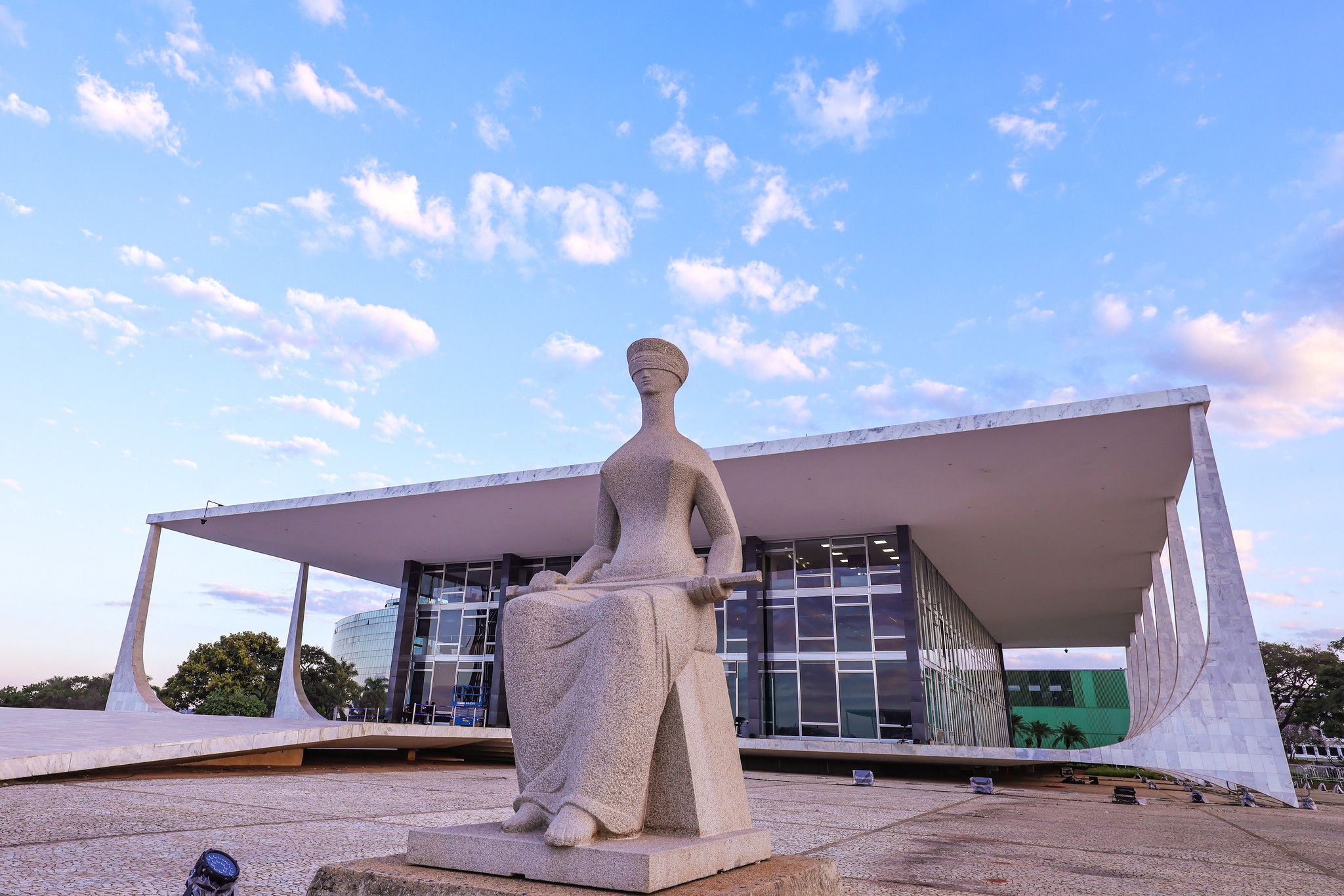 Perfil do STF republicou entrevista em que cientista político aponta o Brasil como 'mais democrático' do que os EUA