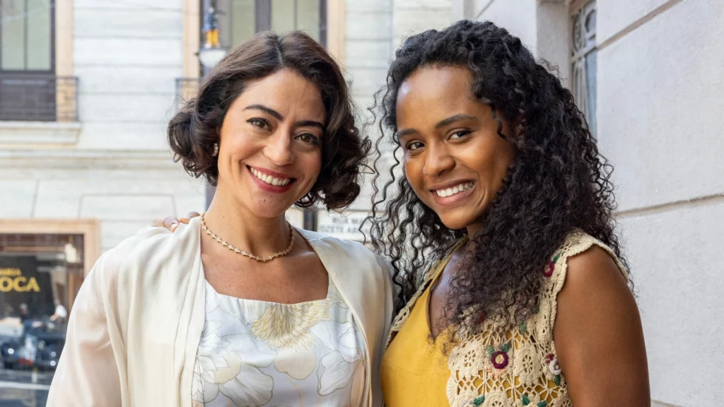 Beatriz (Duda Santos) e Clarice (Carol Castro)