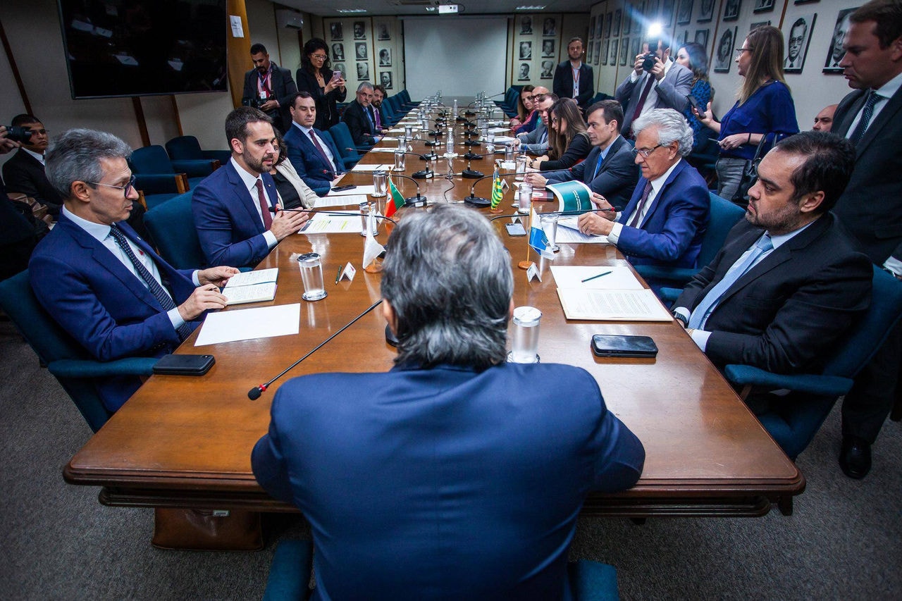 Os governadores Romeu Zema (Novo), Eduardo Leite (PSDB), Cláudio Castro (PL) e Ronaldo Caiado (União) durante a reunião com o ministro Fernando Haddad no último mês de maio