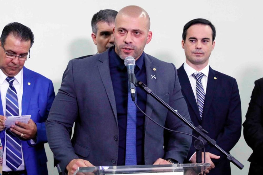 Após dizer que 'Covid-19 idiotiza as pessoas', deputado bolsonarista Daniel Silveira contrai a doença