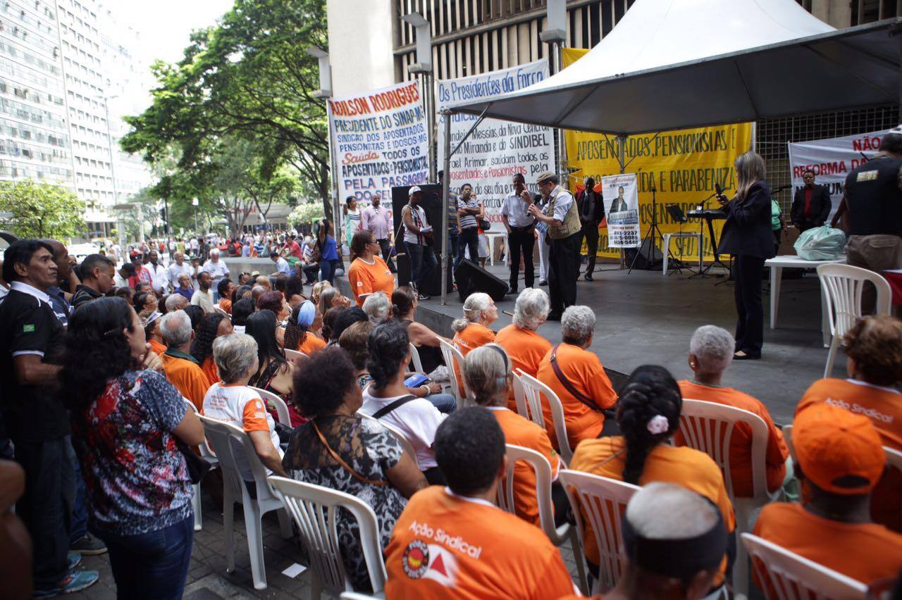 Sindicatos protestam contra reforma da previdência 